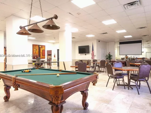 2-bedroom condo for rent in Hollywood - 3505 S Ocean Dr 610 - MondialRealty
