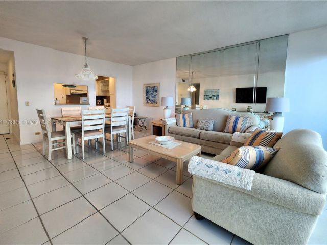 Apartment for rent  Unit #610 - photo 5901640