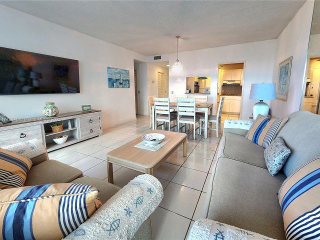 Apartment for rent  Unit #610 - photo 5901641