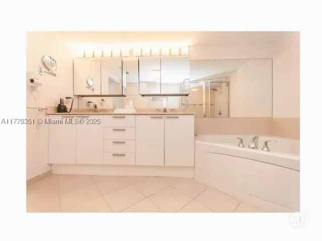 2-bedroom condo for sale in Sunny Isles Beach - 16699 Collins Ave 2406 - MondialRealty