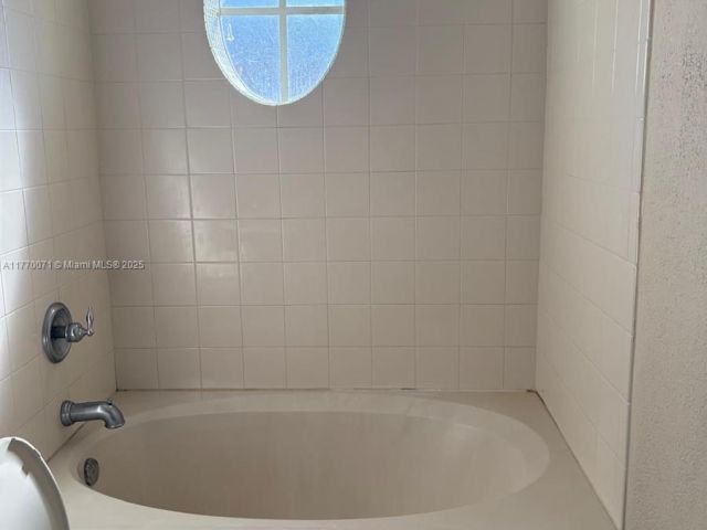 Home for rent at 21109 NW 14th Pl 4-32 - photo 5897505