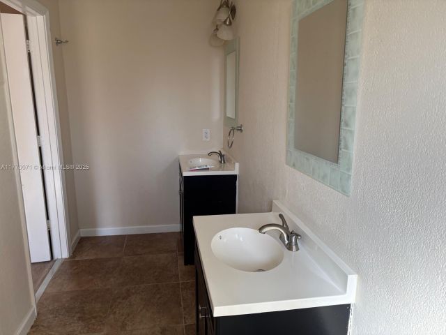 Home for rent at 21109 NW 14th Pl 4-32 - photo 5897507