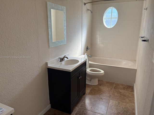 Home for rent at 21109 NW 14th Pl 4-32 - photo 5897509