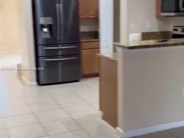 Home for rent at 21109 NW 14th Pl 4-32 - photo 5897511