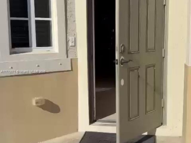 Home for rent at 21109 NW 14th Pl 4-32 - photo 5897514