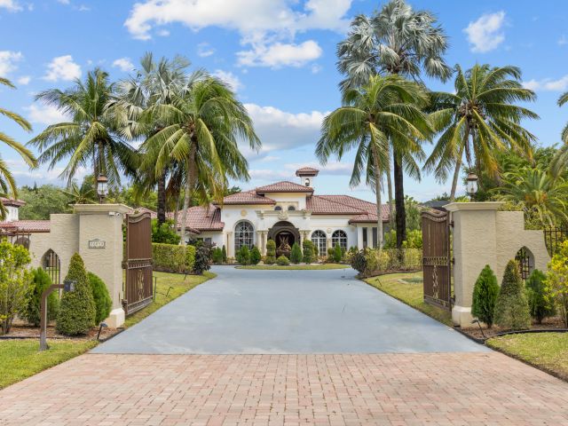 Home for sale at 10058 El Caballo Court - photo 5879423