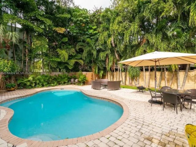 Home for rent at 1725 Tigertail Ave - photo 6142729