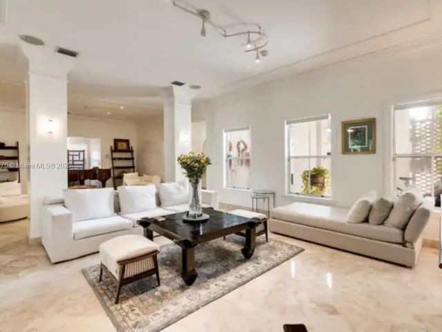 Home for rent at 1725 Tigertail Ave - photo 6142745