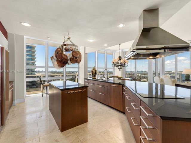 Apartment for sale  Unit #2004 - photo 5910328