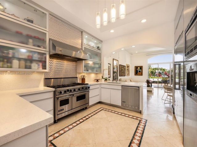 Home for sale at 3707 NE 214th St 14 - photo 5903949