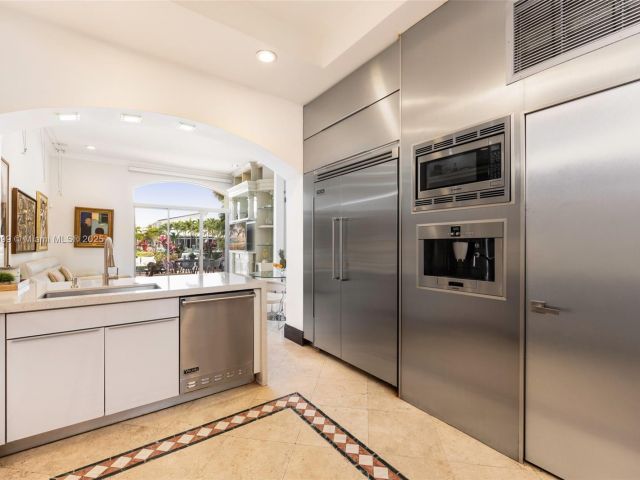 Home for sale at 3707 NE 214th St 14 - photo 5903950