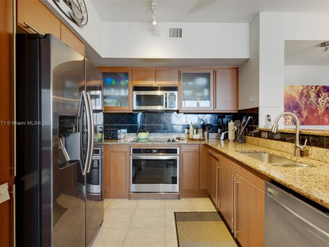 Apartment for rent  Unit #PH9 - photo 5898345