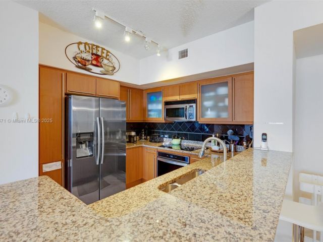 Apartment for rent  Unit #PH9 - photo 5898346