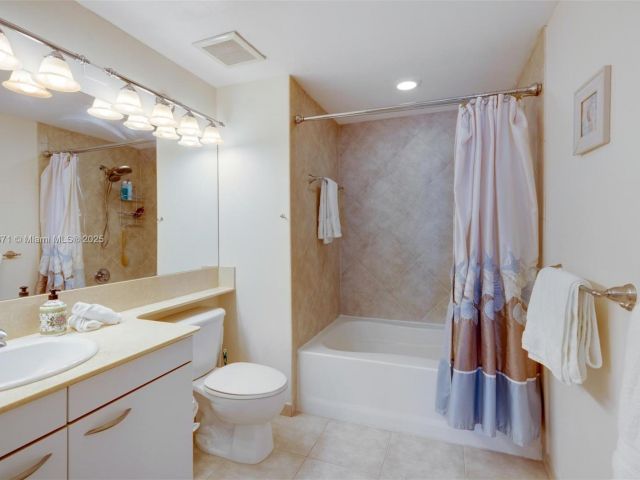 Apartment for rent  Unit #PH9 - photo 5898347