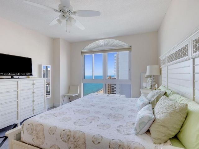 Apartment for rent  Unit #PH9 - photo 5898348