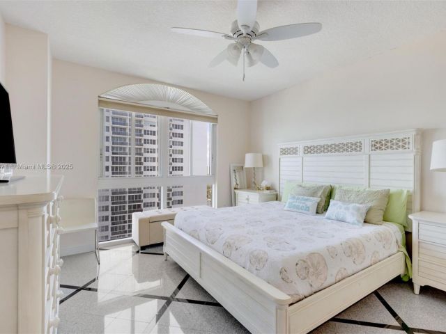 Apartment for rent  Unit #PH9 - photo 5898354