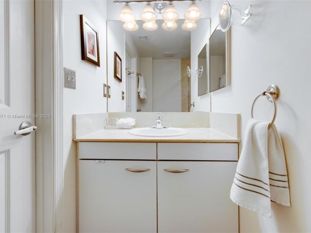 Apartment for rent  Unit #PH9 - photo 5898356