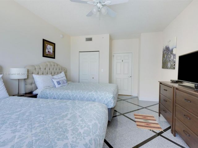 Apartment for rent  Unit #PH9 - photo 5898358