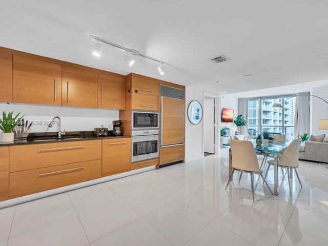 Apartment for sale  Unit #1711 - photo 5915160