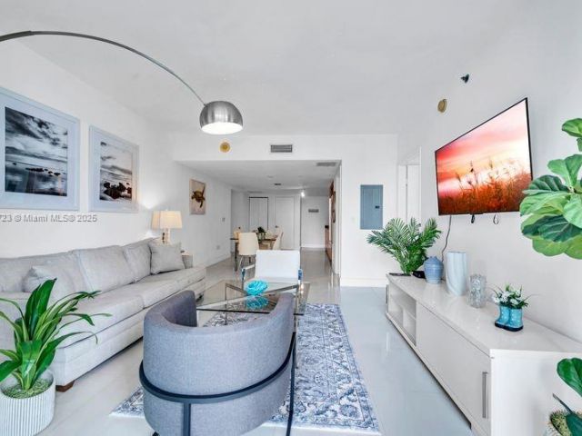 Apartment for sale  Unit #1711 - photo 5915167