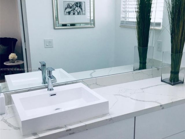 Home for rent at 701 SW 9th Ave - photo 5939800