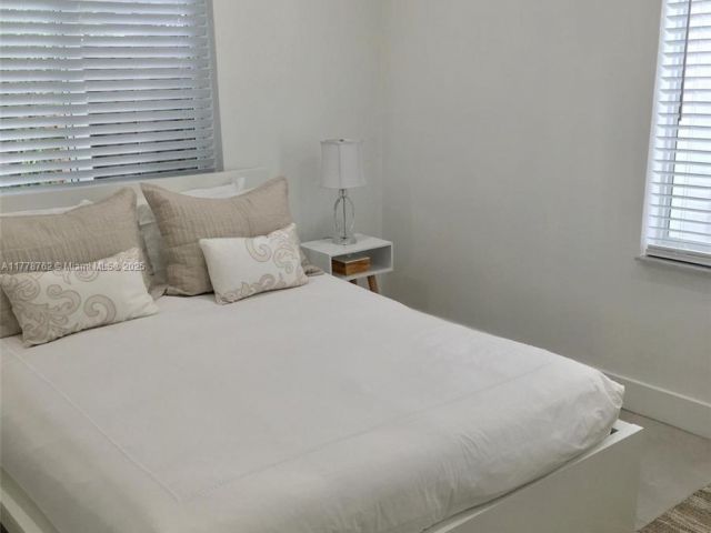 Home for rent at 701 SW 9th Ave - photo 5939803