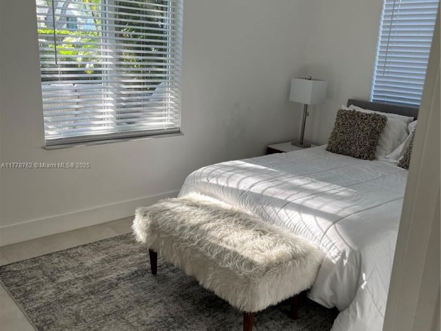 Home for rent at 701 SW 9th Ave - photo 5939804