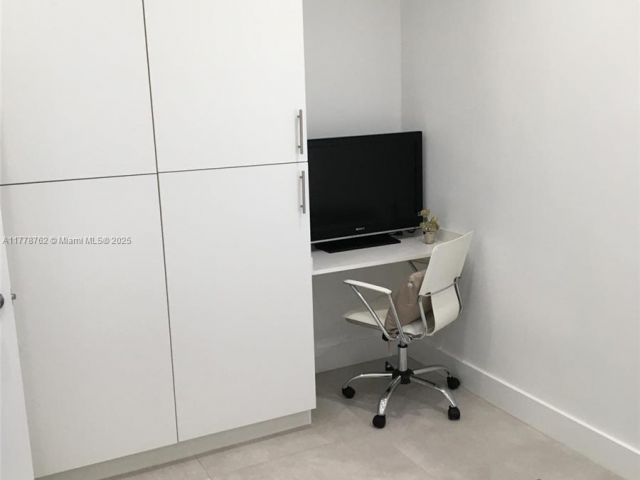 Home for rent at 701 SW 9th Ave - photo 5939805