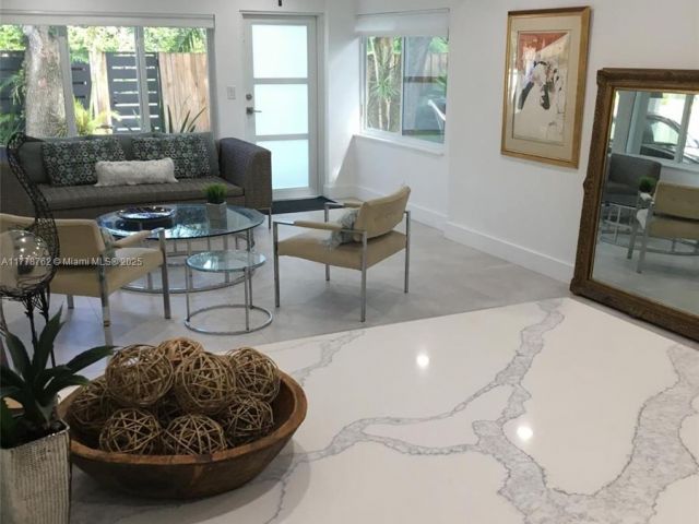 Home for rent at 701 SW 9th Ave - photo 5939809