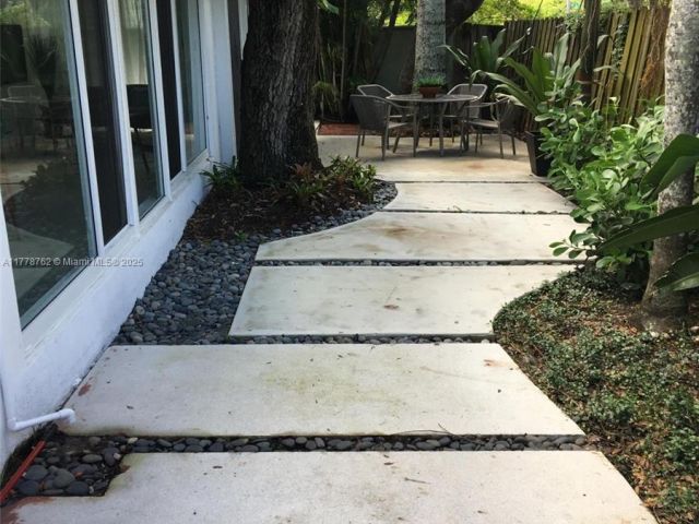 Home for rent at 701 SW 9th Ave - photo 5939811