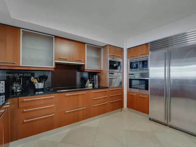 3-bedroom condo for sale in Miami - 1331 Brickell Bay Dr 2605 - MondialRealty