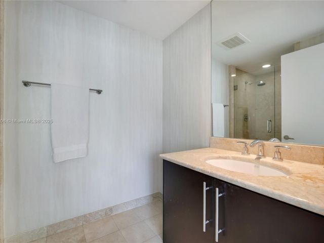 Apartment for sale  Unit #2605 - photo 5915917