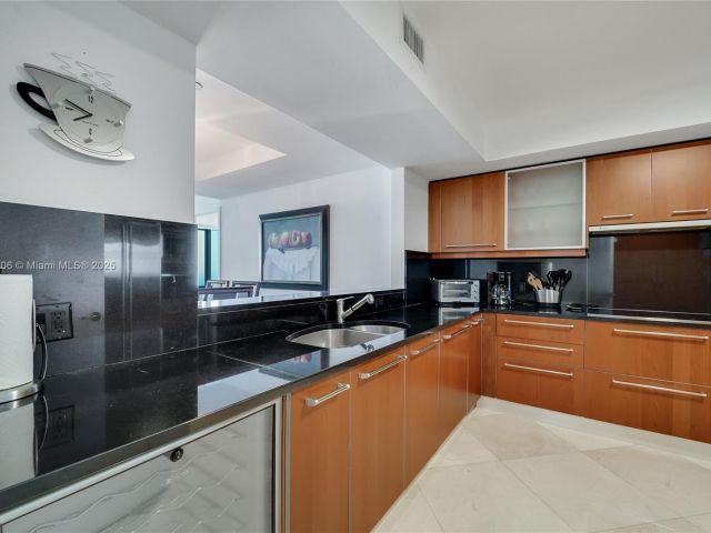 Apartment for sale  Unit #2605 - photo 5915925