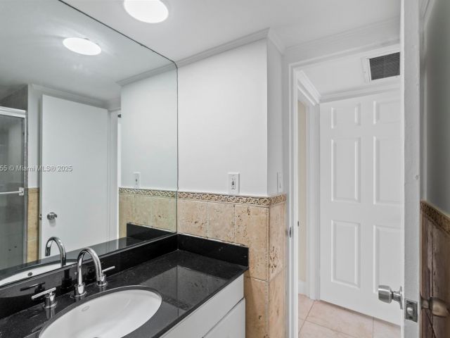 Apartment for rent  Unit #701 - photo 5906853