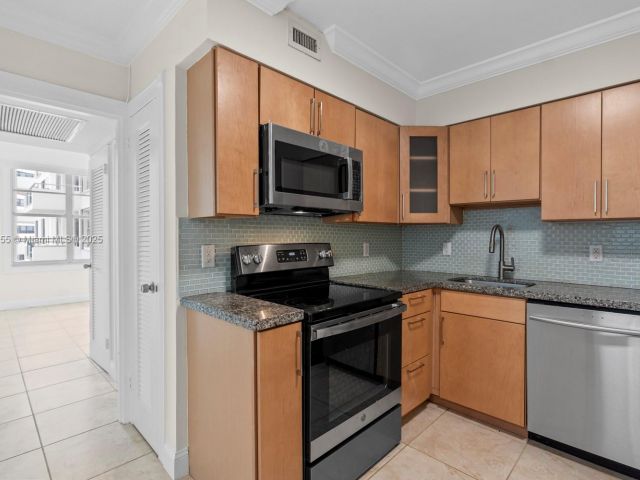 Apartment for rent  Unit #701 - photo 5906855