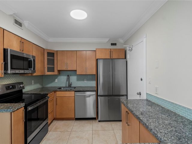 Apartment for rent  Unit #701 - photo 5906856