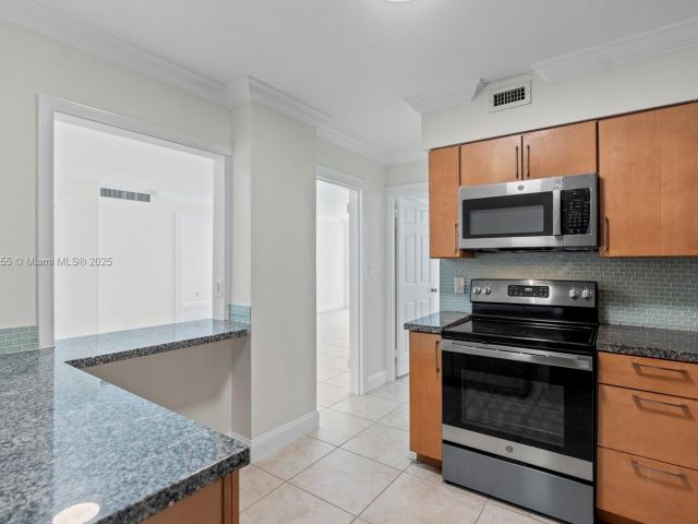 Apartment for rent  Unit #701 - photo 5906858