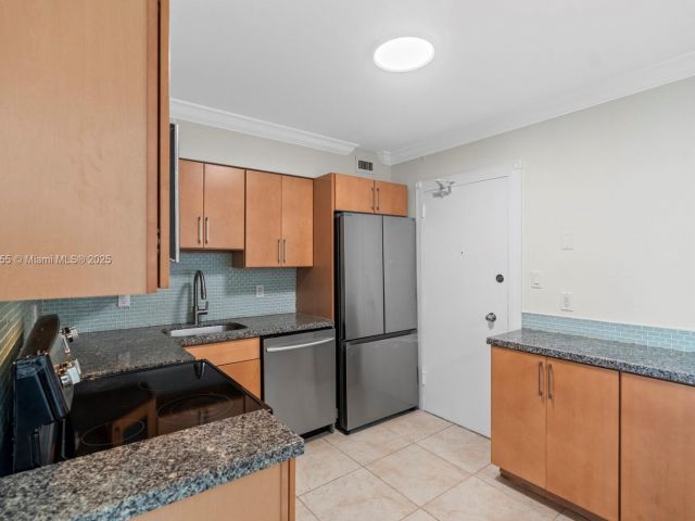 Apartment for rent  Unit #701 - photo 5906859