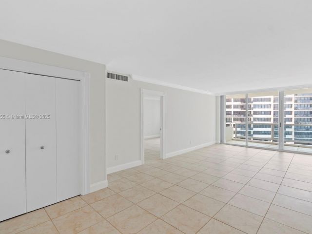 Apartment for rent  Unit #701 - photo 5906865