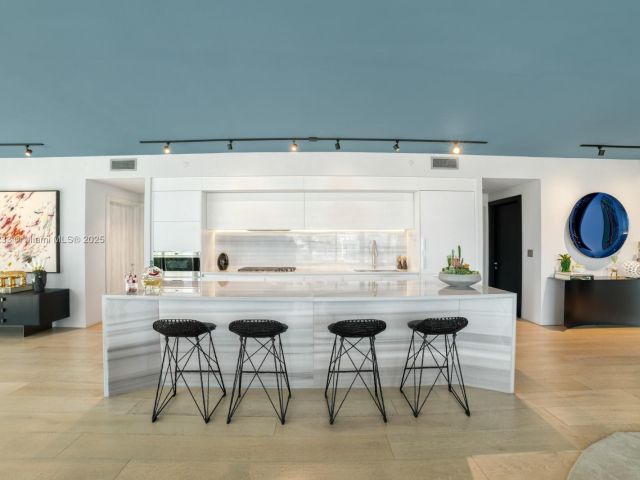 Apartment for sale  Unit #401 - photo 5959914