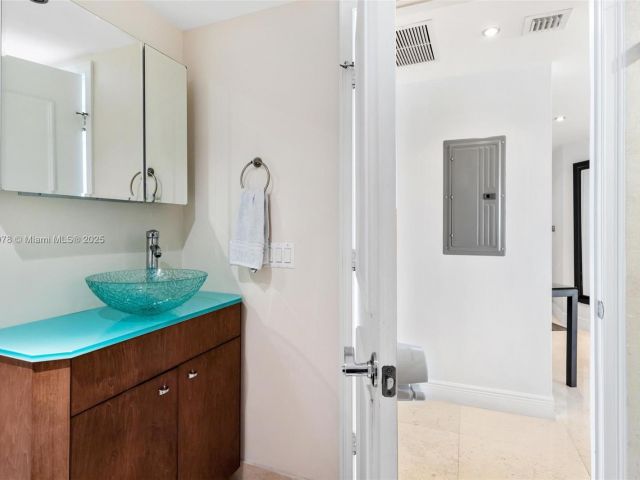 Apartment for rent  Unit # - photo 5899769