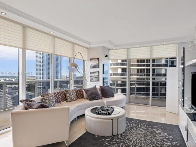 Apartment for rent  Unit # - photo 5899782