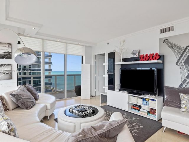 Apartment for rent  Unit # - photo 5899784