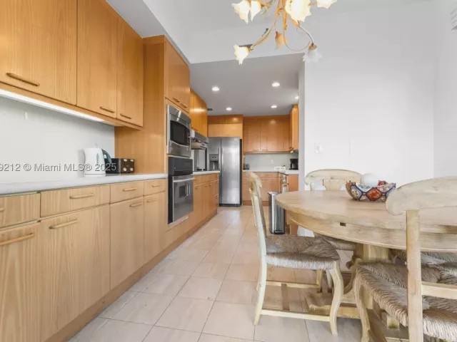 3-bedroom condo for rent in Miami Beach - 19112 Fisher Island Dr 19112 - MondialRealty
