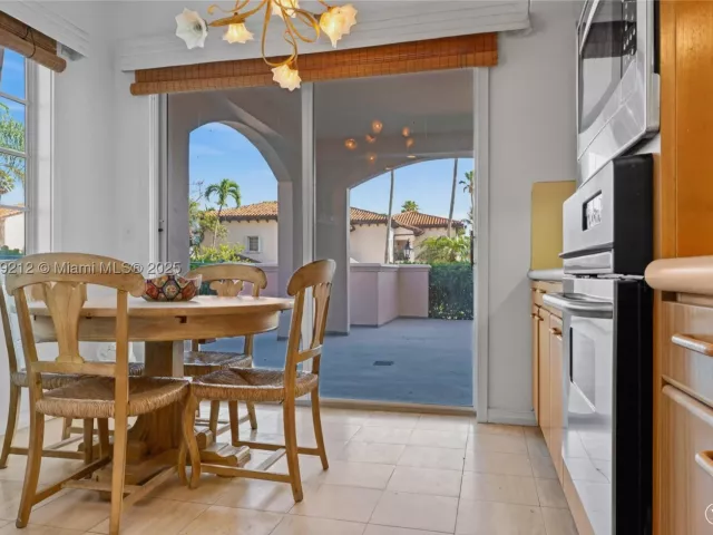3-bedroom condo for rent in Miami Beach - 19112 Fisher Island Dr 19112 - MondialRealty