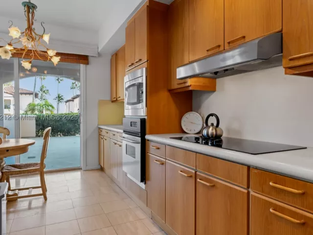 3-bedroom condo for rent in Miami Beach - 19112 Fisher Island Dr 19112 - MondialRealty