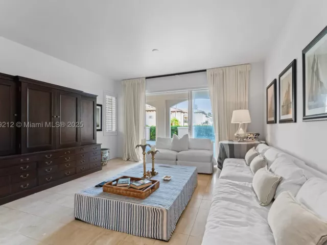 3-bedroom condo for rent in Miami Beach - 19112 Fisher Island Dr 19112 - MondialRealty