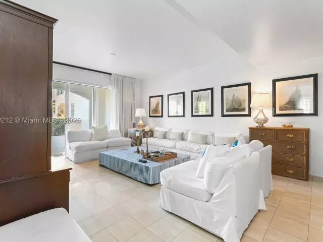 3-bedroom condo for rent in Miami Beach - 19112 Fisher Island Dr 19112 - MondialRealty
