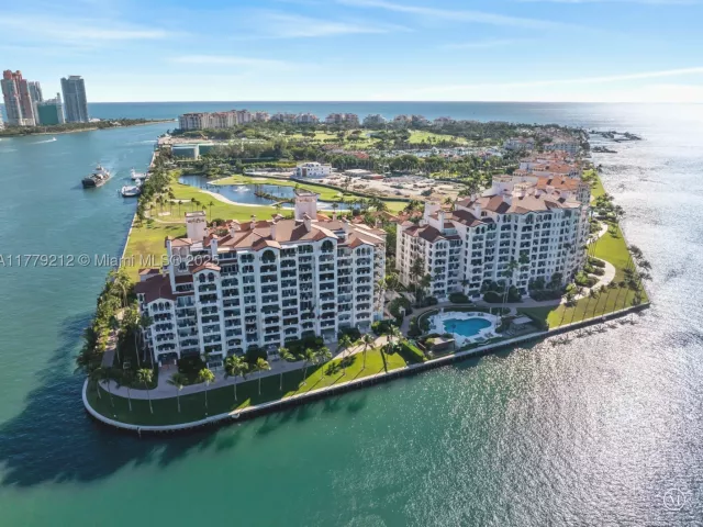 3-bedroom condo for rent in Miami Beach - 19112 Fisher Island Dr 19112 - MondialRealty