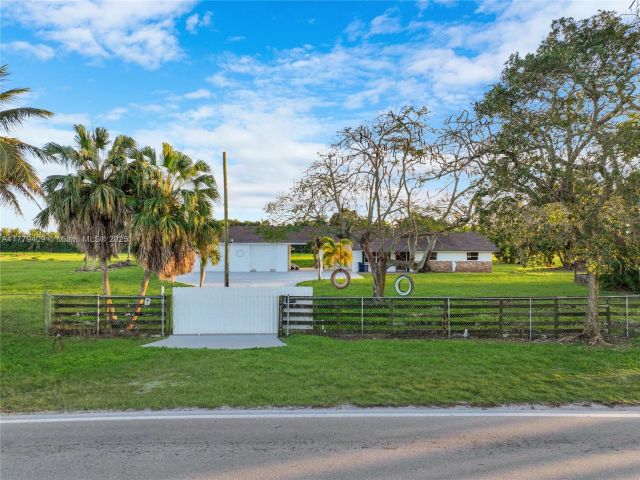 Home for rent at 20000 SW 216th St - photo 5900305